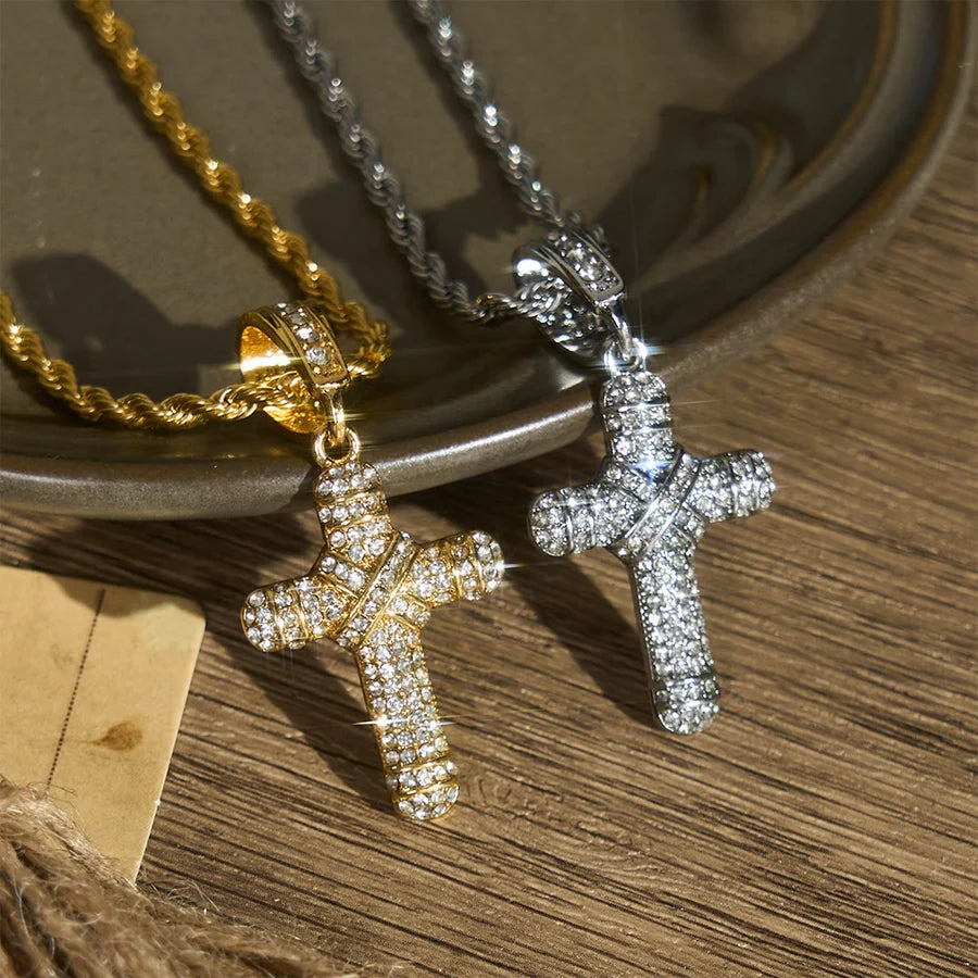 Naszyjnik z krzyżem na łańcuszku Iced Out Rope: Symbol ponadczasowej niebiańskiej łaski