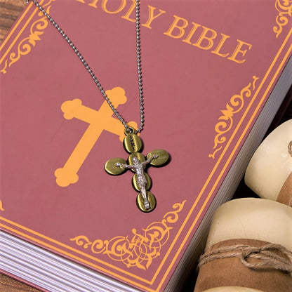 Prosty stylowy naszyjnik z wisiorkiem i amuletem religijnym Crucifx