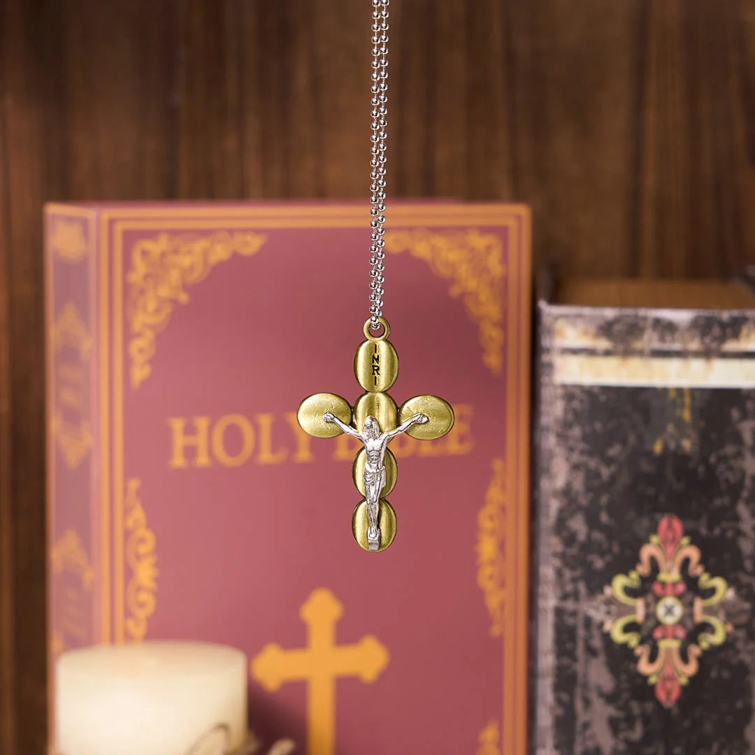 Prosty stylowy naszyjnik z wisiorkiem i amuletem religijnym Crucifx