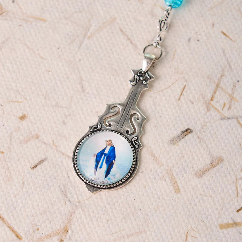 Rosario con catena in lega di metallo e grani in vetro multicolore da 8 mm, con medaglia della Madonna di Fatima e dell'Assunzione di Maria