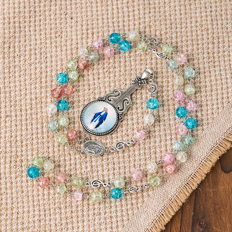 Rosario con catena in lega di metallo e grani in vetro multicolore da 8 mm, con medaglia della Madonna di Fatima e dell'Assunzione di Maria