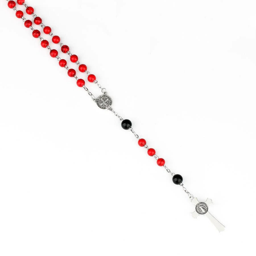Medaglia di San Benedetto e crocifisso su una catenella di rosario in lega con turchese rosso da 6 mm di diametro