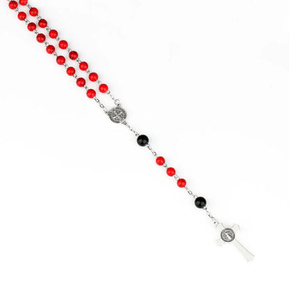 Medaglia di San Benedetto e crocifisso su una catenella di rosario in lega con turchese rosso da 6 mm di diametro