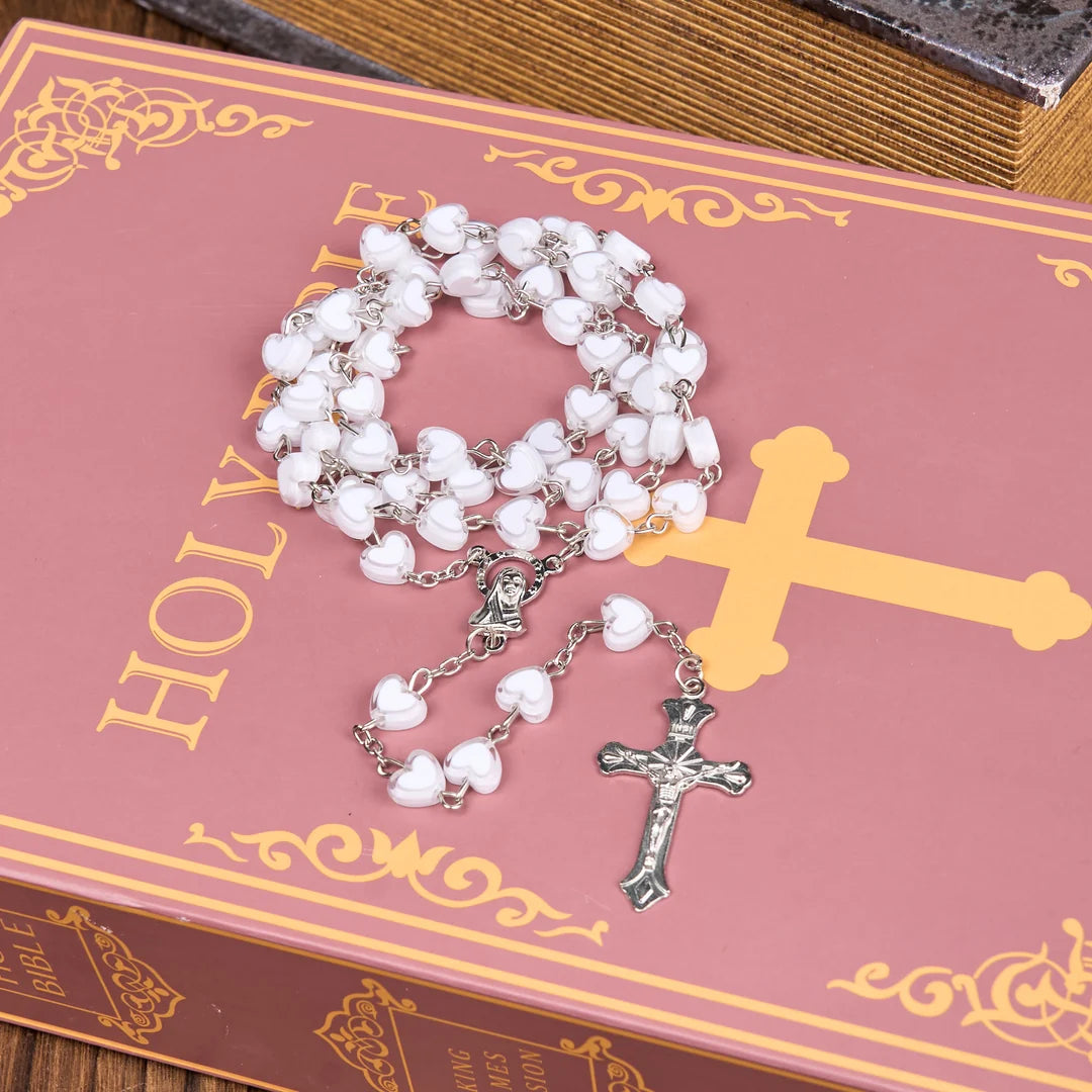 Rosario con catenina in acciaio inossidabile acrilico multicolore con Vergine Maria e Crocifisso a forma di cuore, diametro 6 mm (4 colori)