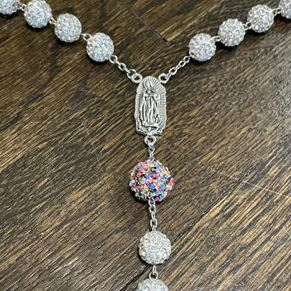 Rosario con catenella in lega di cristalli di rocca e croce a forma di zircone bianco rotondo dal diametro di 10 mm