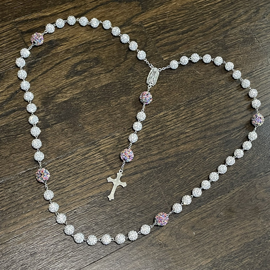Rosario con catenella in lega di cristalli di rocca e croce a forma di zircone bianco rotondo dal diametro di 10 mm