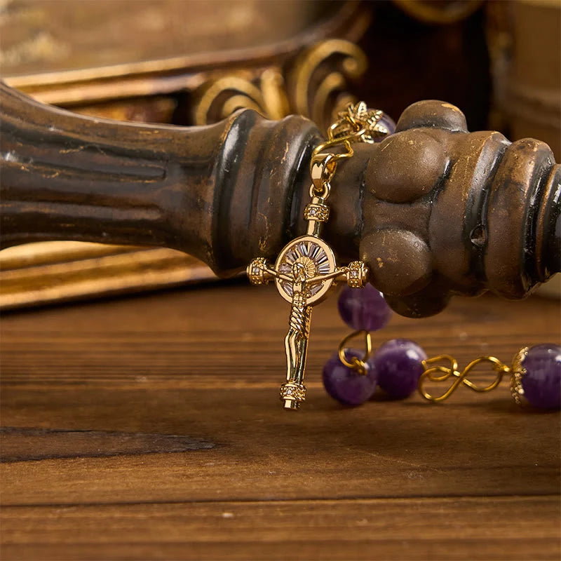 Rosario con cristallo rotondo viola dal diametro di 8 mm con immagine della Madonna di Guadalupe e crocifisso
