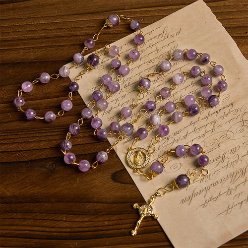 Rosario con cristallo rotondo viola dal diametro di 8 mm con immagine della Madonna di Guadalupe e crocifisso