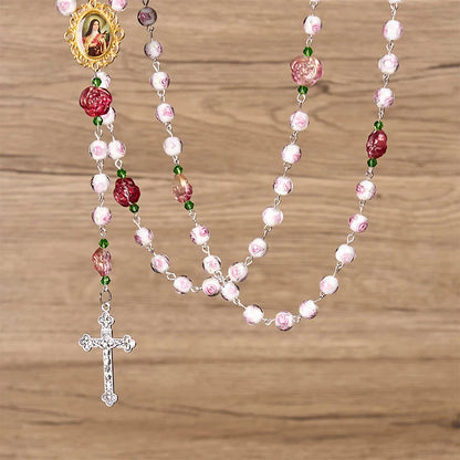 Medaglietta di Santa Teresa e crocifisso in rosa e avorio da 8 mm, rosario dall'eleganza floreale – scopri la grazia e la bellezza della fede