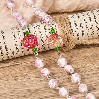 Medaglietta di Santa Teresa e crocifisso in rosa e avorio da 8 mm, rosario dall'eleganza floreale – scopri la grazia e la bellezza della fede