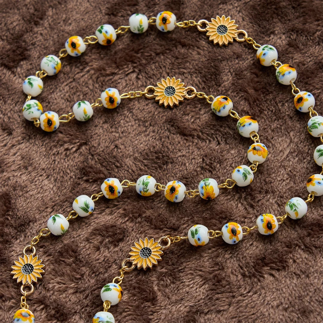 Rosario fatto a mano ispirato al girasole: un'opera divina con perline floreali gialle