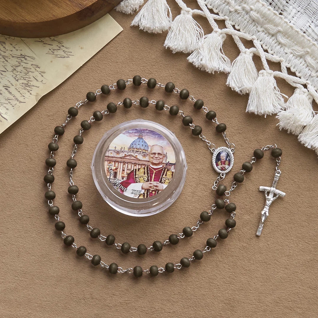Papa Leone XIV Rosario di grani di legno rosso commemorativo: Tesoro spirituale