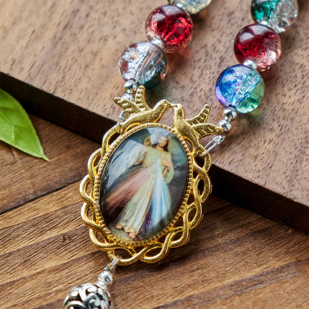 Rosario in vetro sfumato multicolore con crocifisso in ottone e medaglia della Divina Misericordia