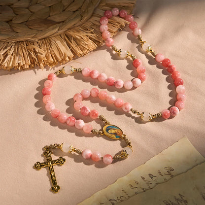 Rosario con perline rosa lucide, fatto a mano, con crocifisso in ottone e medaglietta della Madonna