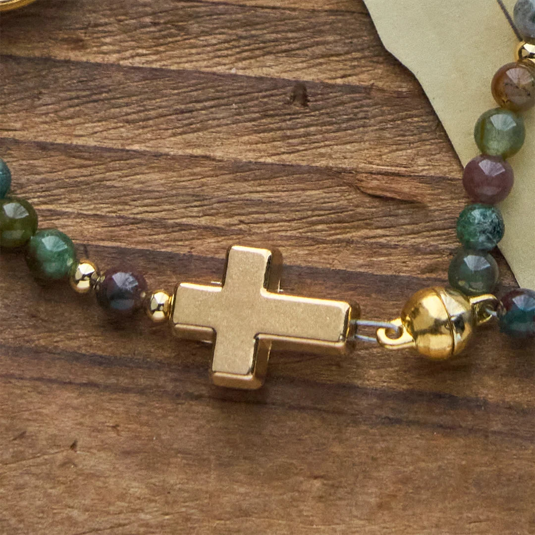 Bracciali rosario fatti a mano nei toni della terra con ciondolo a croce e di San Benedetto