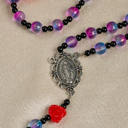Mistico, opaco, rosario viola-blu con rose rosse e medaglia miracolosa della benedizione