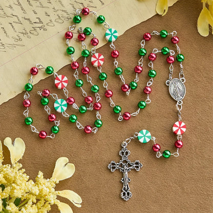 Regalo di Natale: Rosario natalizio: Perline rosse e verdi, forme a caramella e crocifisso