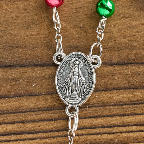 Regalo di Natale: Rosario natalizio: Perline rosse e verdi, forme a caramella e crocifisso
