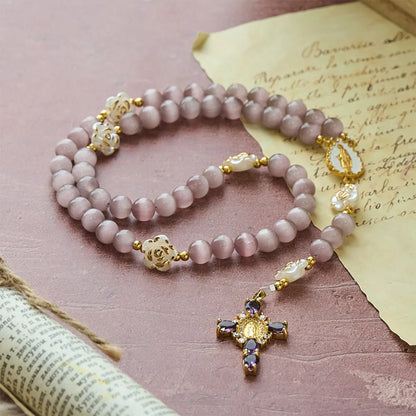 Rosario Cat's Eye & Rose color lavanda e rosa: medaglia centrale della Madonna per una preghiera dolce