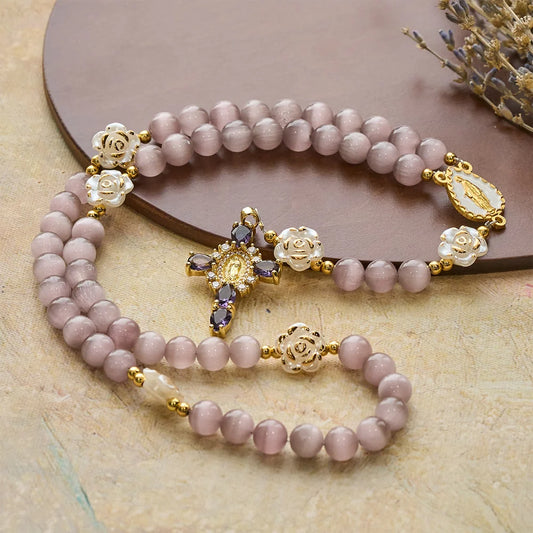 Rosario Cat's Eye & Rose color lavanda e rosa: medaglia centrale della Madonna per una preghiera dolce