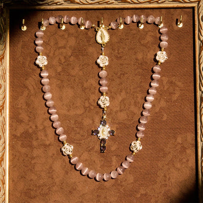 Rosario Cat's Eye & Rose color lavanda e rosa: medaglia centrale della Madonna per una preghiera dolce