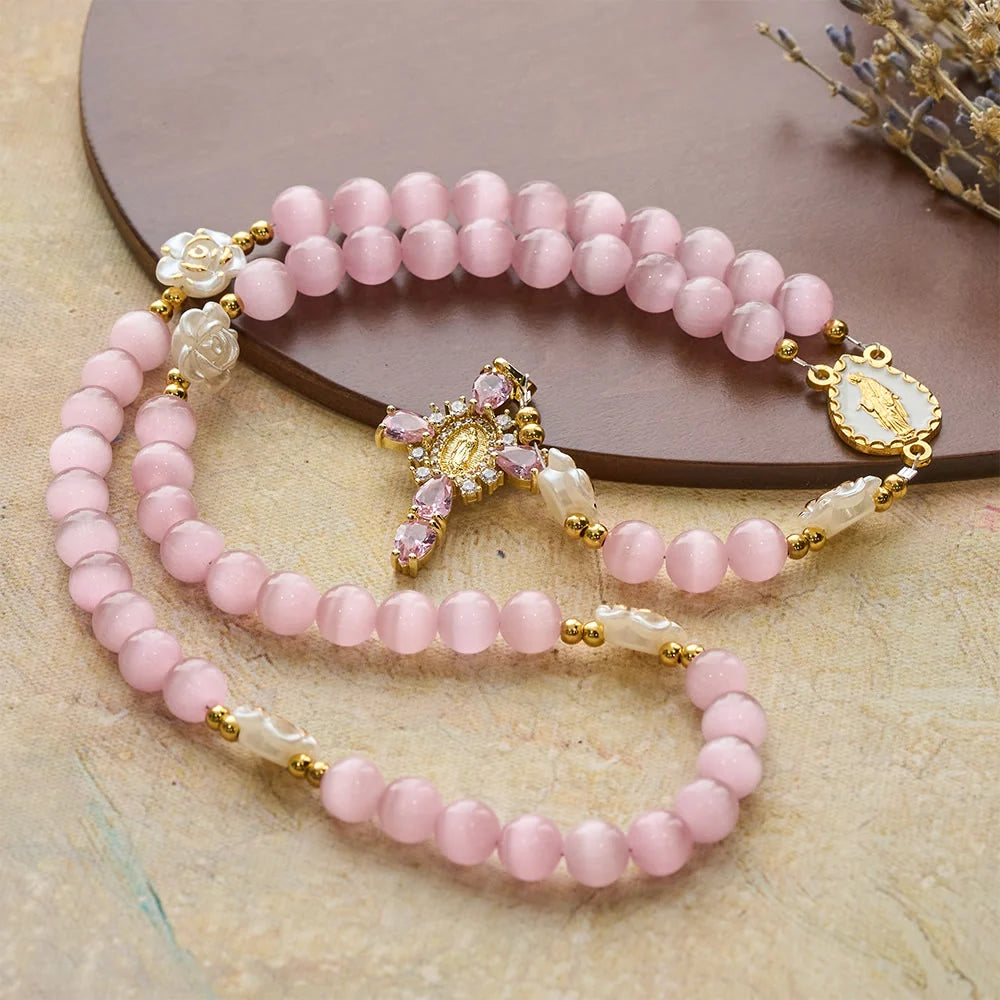 Rosario Cat's Eye & Rose color lavanda e rosa: medaglia centrale della Madonna per una preghiera dolce