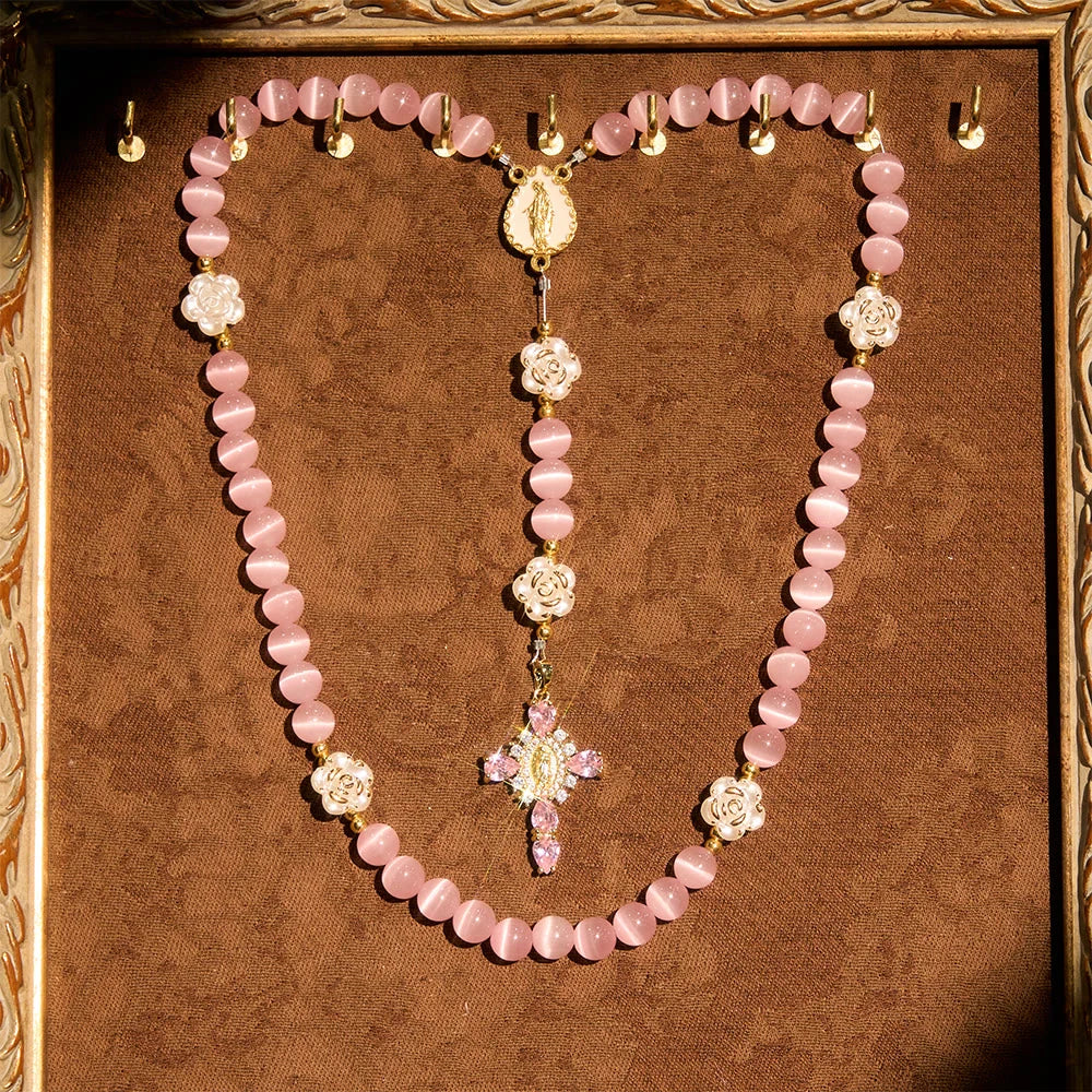 Rosario Cat's Eye & Rose color lavanda e rosa: medaglia centrale della Madonna per una preghiera dolce