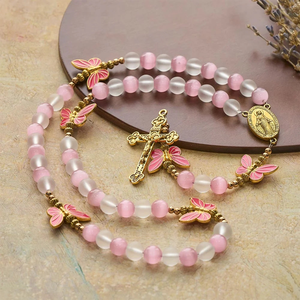 Occhio di gatto viola-rosa e vetro satinato, rosario con farfalla: incarna l'amore sacro e la grazia