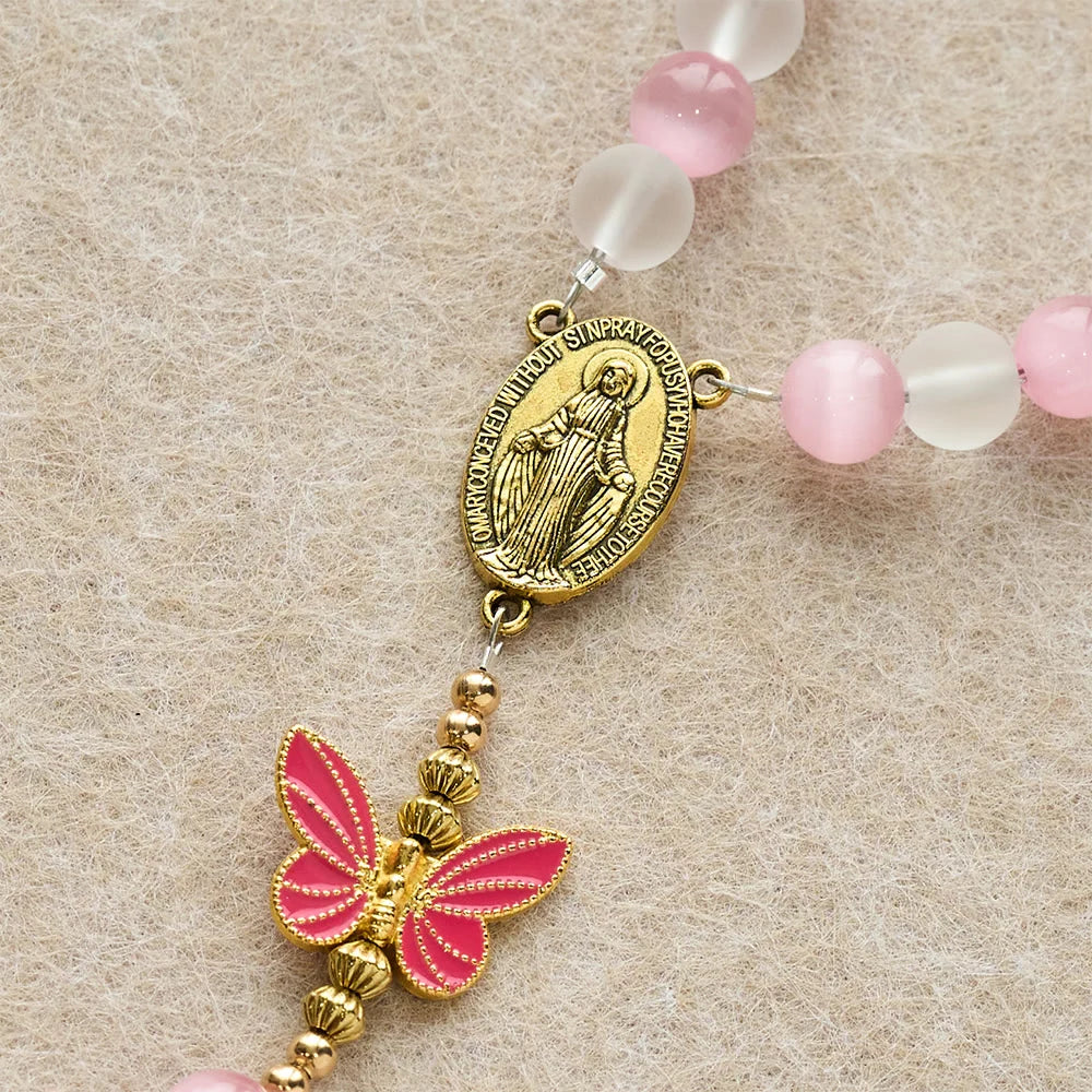 Occhio di gatto viola-rosa e vetro satinato, rosario con farfalla: incarna l'amore sacro e la grazia