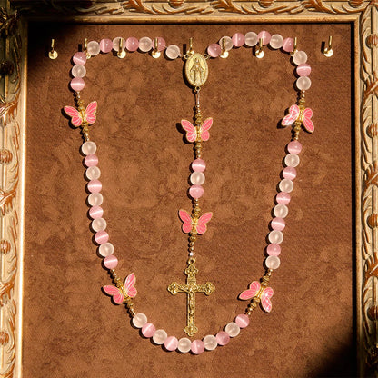 Occhio di gatto viola-rosa e vetro satinato, rosario con farfalla: incarna l'amore sacro e la grazia