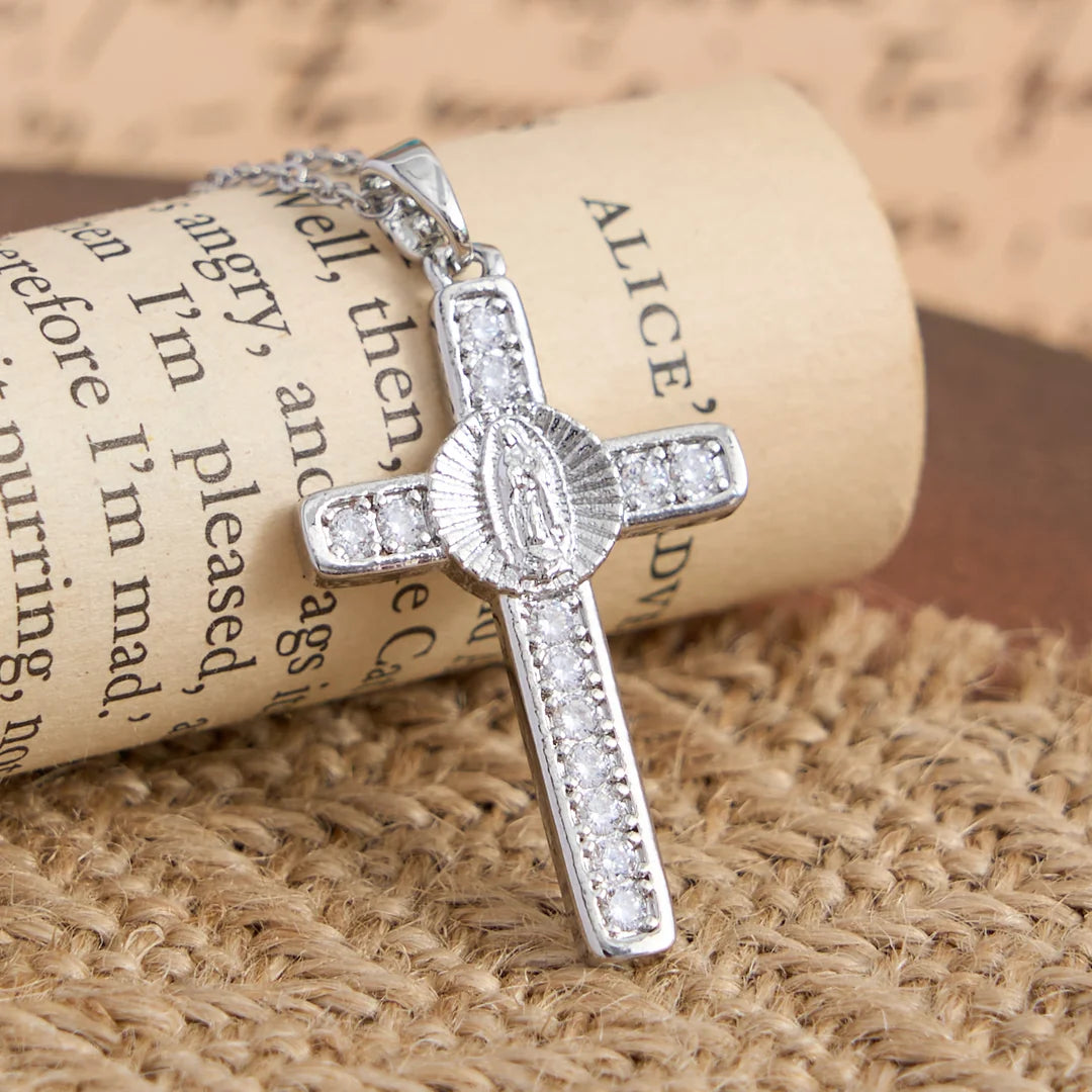 Błyszczący naszyjnik z krzyżem Matki Boskiej z cyrkonii: elegancki, codzienny, religijny naszyjnik z wiarą
