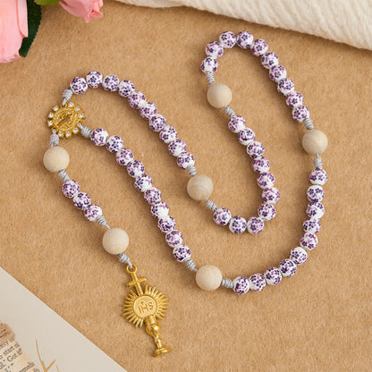 di colore viola con motivo floreale, con San Benedetto e il calice IHS