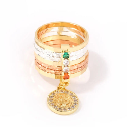 Wielopoziomowy pierścień z dewocją maryjną i wiszącym medalikiem: Codzienny symbol nadziei i zachęty