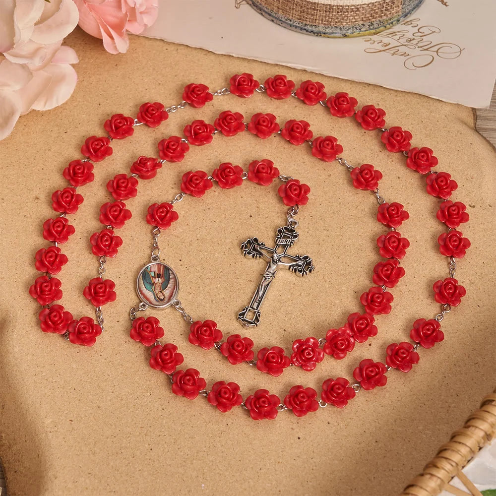 Elegante perlina rossa con rosa a forma di fiore della Madonna, medaglione smaltato con crocifisso