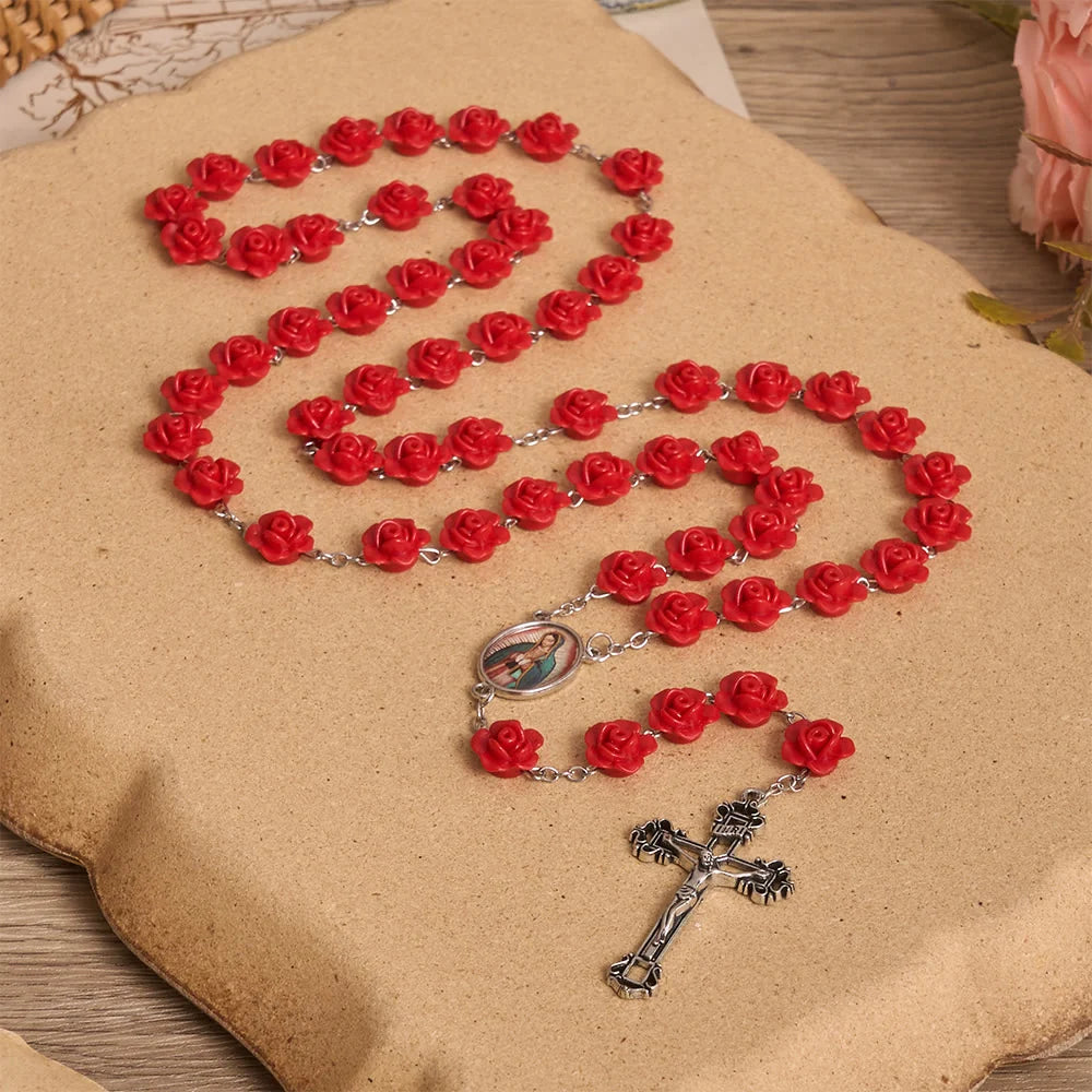 Elegante perlina rossa con rosa a forma di fiore della Madonna, medaglione smaltato con crocifisso