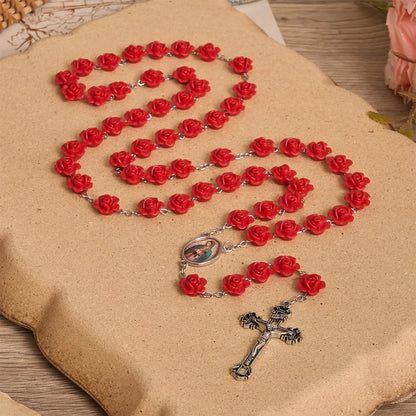 Elegante perlina rossa con rosa a forma di fiore della Madonna, medaglione smaltato con crocifisso