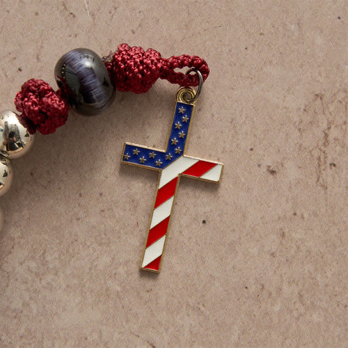 Rosario patriottico rustico in paracord con croce con bandiera USA, Dio e Patria sempre
