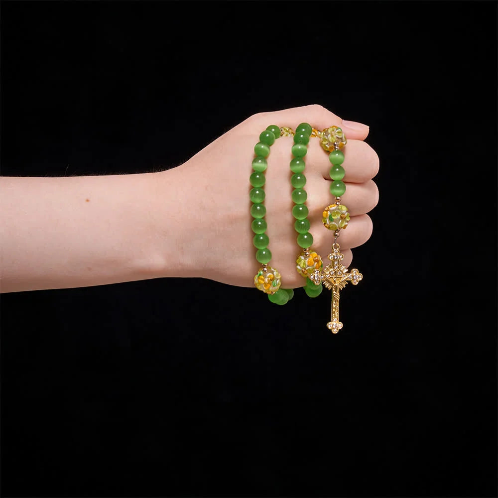 in pietra occhio di gatto verde con perle in vetro lampwork a fiore: simbolo di vive benedizioni celesti