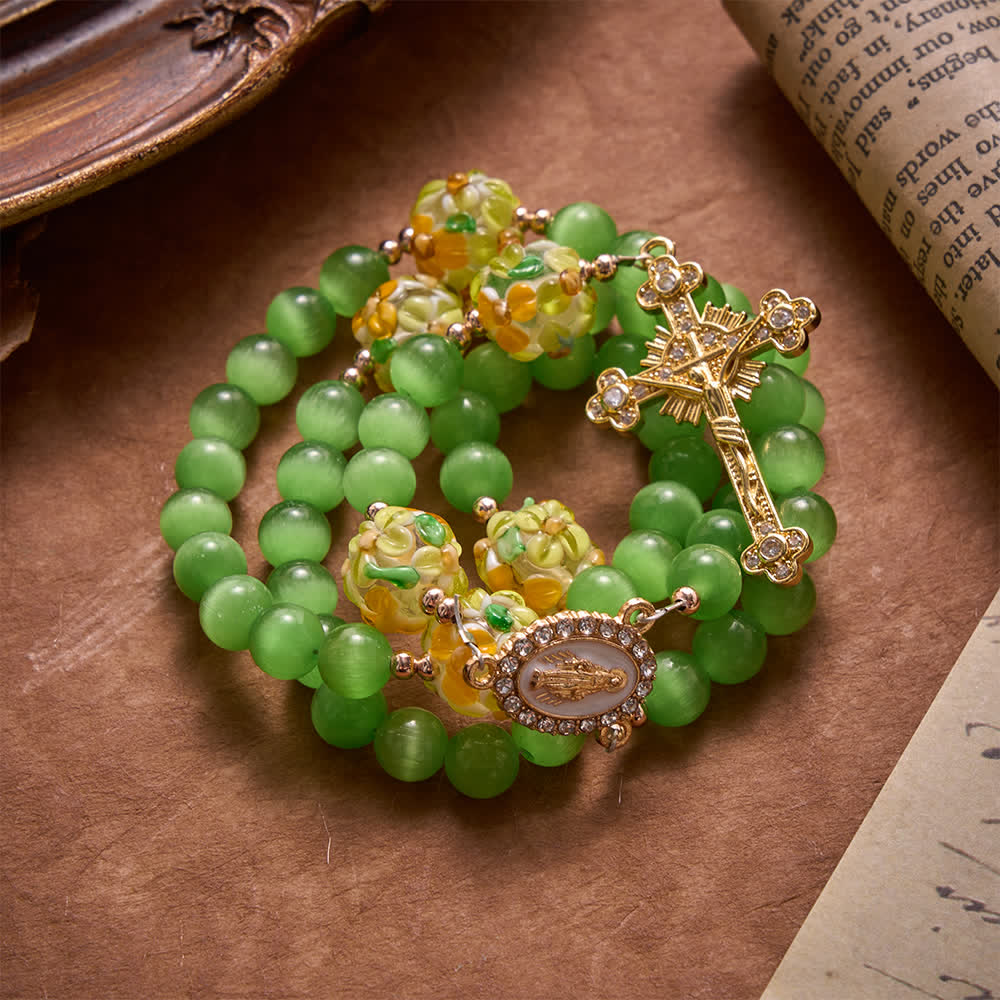 in pietra occhio di gatto verde con perle in vetro lampwork a fiore: simbolo di vive benedizioni celesti