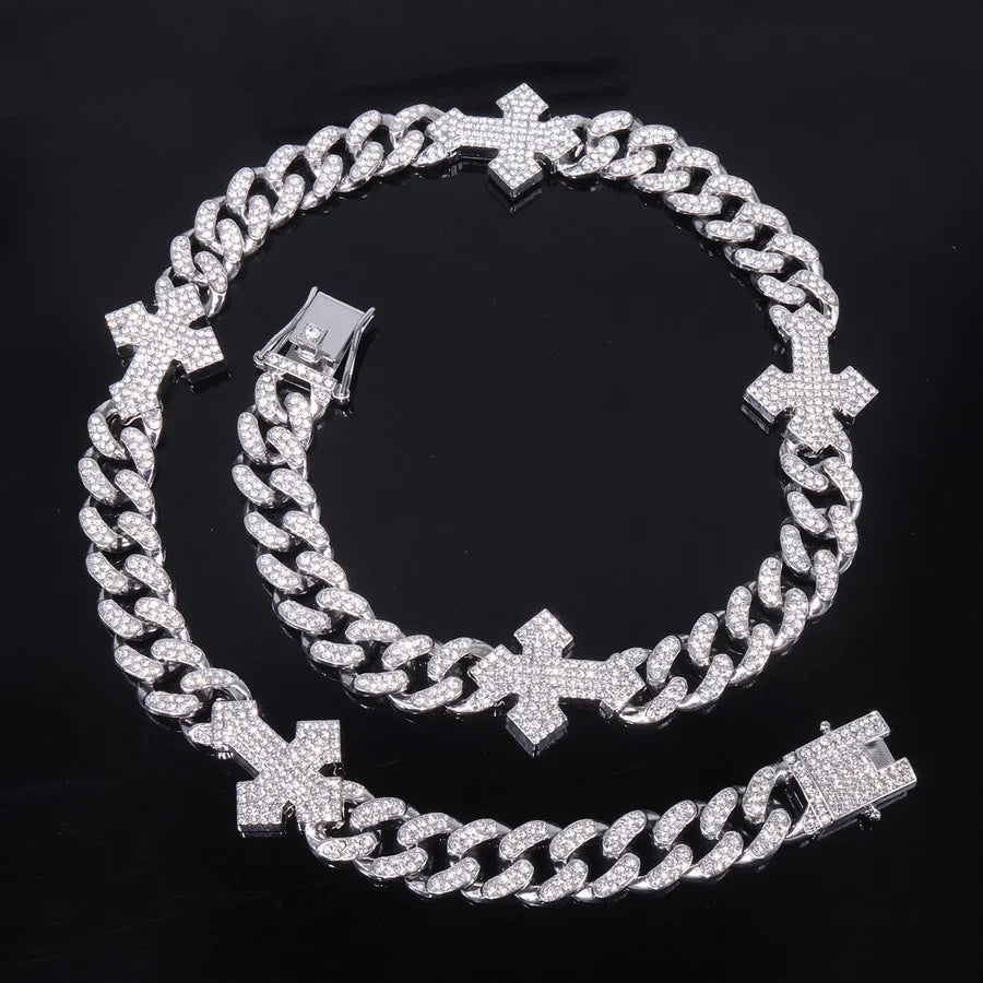 Naszyjnik z krzyżem kubańskim Iced Out: Symbol odważnej, niebiańskiej siły