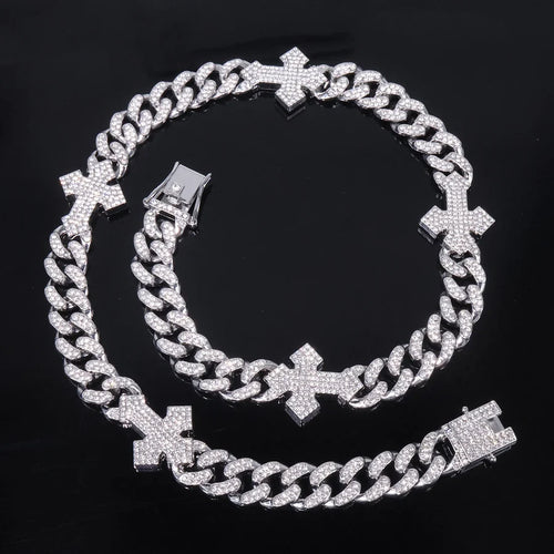 Naszyjnik z krzyżem kubańskim Iced Out: Symbol odważnej, niebiańskiej siły