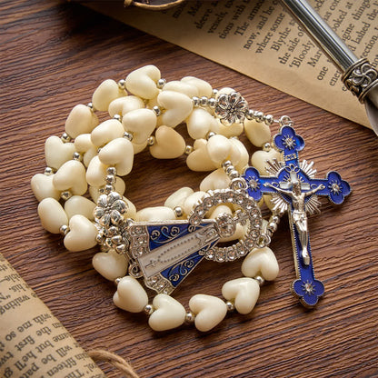 Rosario di Nostra Signora di Aparecida con perline morbide a forma di cuore e crocifisso smaltato: Simbolo di puro amore celeste