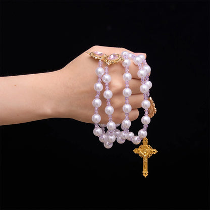 Rosario lucido in finta perla con croce intagliata e medaglia in stile vintage con INRI dorato