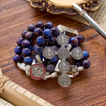 Rosario in resina inciso con motivo delle Sacre Scritture e croce di San Benedetto: simbolo di concentrato conforto celeste