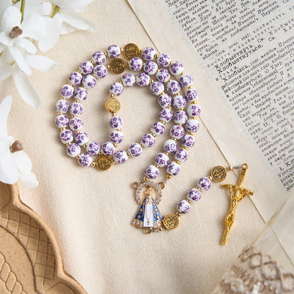 Rosario in porcellana a tre stili con stampa floreale e medaglietta della Madonna di Aparecida