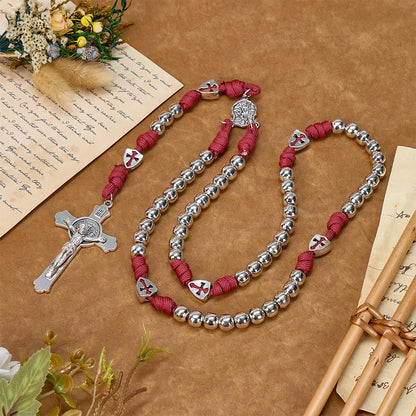 Rosario resistente in paracord con crocifisso intagliato: Totem di duratura fortificazione divina