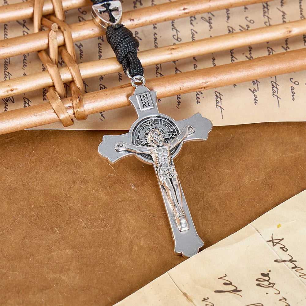 Rosario resistente in paracord con crocifisso intagliato: Totem di duratura fortificazione divina