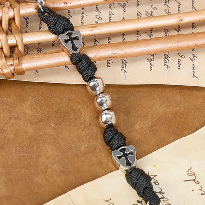 Rosario resistente in paracord con crocifisso intagliato: Totem di duratura fortificazione divina