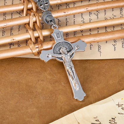 Rosario resistente in paracord con crocifisso intagliato: Totem di duratura fortificazione divina