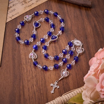Rosario in vetro cavo a forma di cuore con perline sfaccettate blu scuro: segno di costante protezione divina